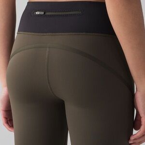 Smooth Stride Crop | Dark Olive Black